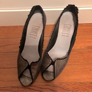 Cynthia Rowley Zeitgeist Peep Toe Taupe Metallic Leather Shoes 9.5 fist 9
